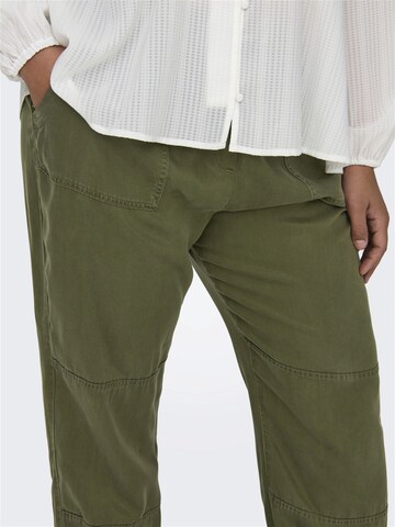 Loosefit Pantalon cargo ONLY Carmakoma en vert