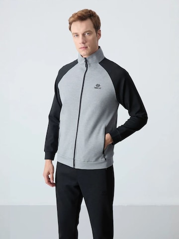 Survêtement 'Aktive Sets' Tommy Life en mélange de couleurs