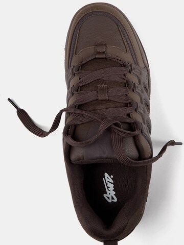 Sneaker bassa di Pull&Bear in marrone