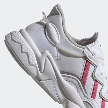 ADIDAS ORIGINALS - Zapatillas deportivas bajas 'Ozweego' en blanco