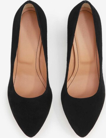 Kazar Pumps in Black