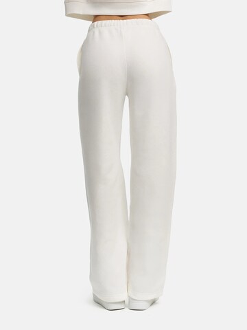 cfab (formerly creamy fabrics) - Pierna ancha Pantalón 'Everyday Relaxed Fit Straight Pants' en blanco