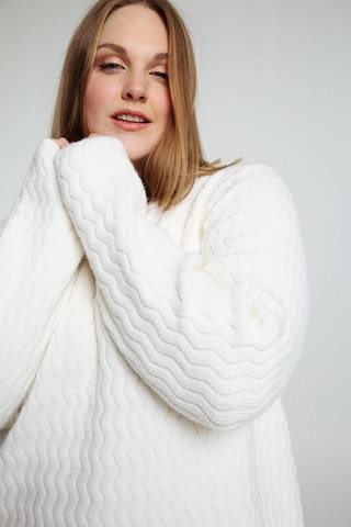 Paprika Sweater in White