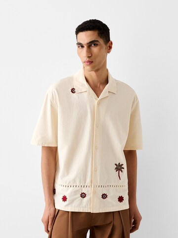 Bershka Comfort fit Srajca | bež barva: sprednja stran