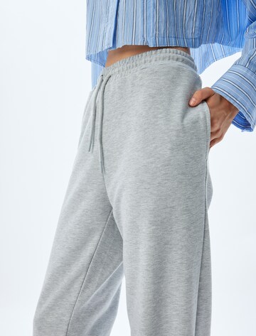 Koton Tapered Broek in Grijs