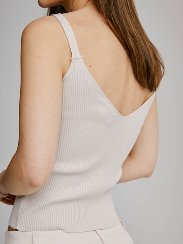 A LOT LESS - Top de punto 'Isabelle' en blanco