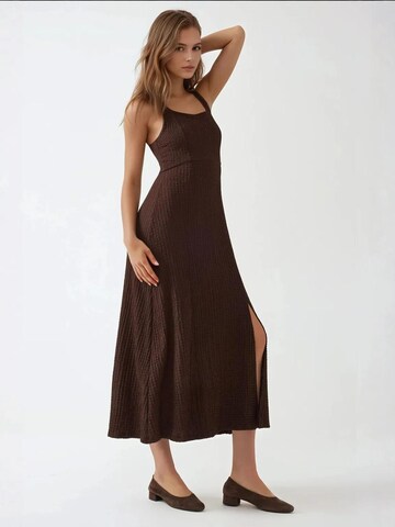 Hiccup - Vestido em castanho