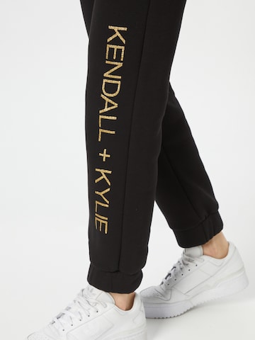 Tapered Pantaloni di KENDALL + KYLIE in nero