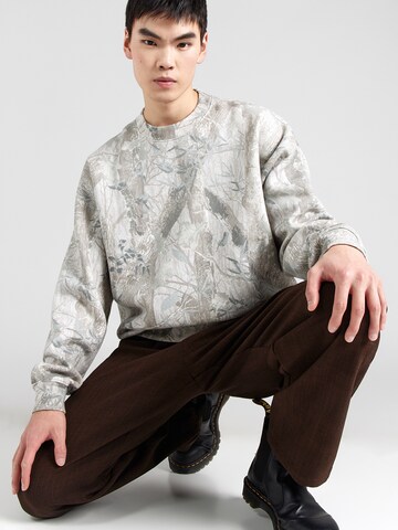 Abercrombie & Fitch Суичър 'ESSENTIAL' в сиво: отпред