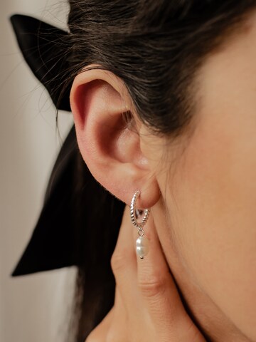 Orecchini 'Twisted Pearl' di Hey Happiness in argento