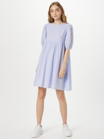 Robe minimum en bleu : devant