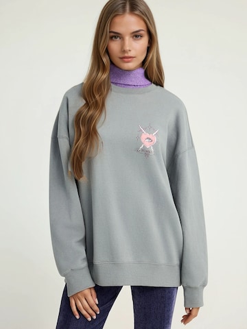 Sweat-shirt Funky Buddha en gris : devant
