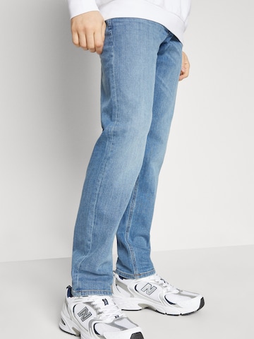 DIESEL Slim fit Jeans '1986 LARKEE-BEEX' in Blue