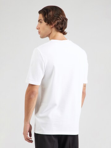 T-Shirt Lyle & Scott en blanc : derrière