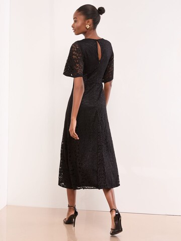 Lipsy Kleid in Schwarz
