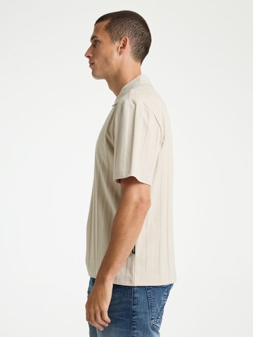 CHASIN' Shirt in Beige