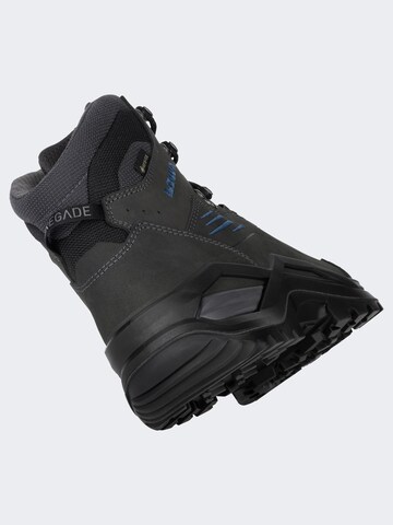 LOWA Boots in Grau