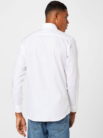 Coupe slim Chemise 'Ethan' SELECTED HOMME en blanc