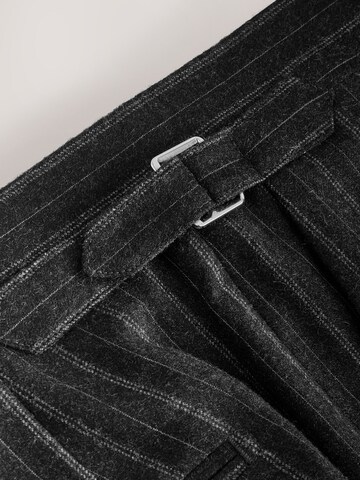 Regular Pantalon à pince Next en gris