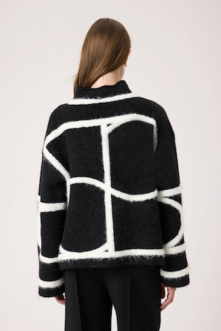 SOAKED IN LUXURY Sweater 'Sorea' in Black