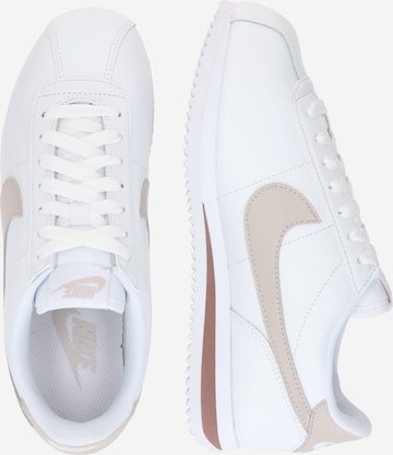 balts Nike Sportswear Zemie brīvā laika apavi 'Cortez'