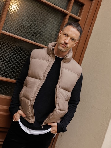 DAN FOX APPAREL Vest 'Konrad' in Beige