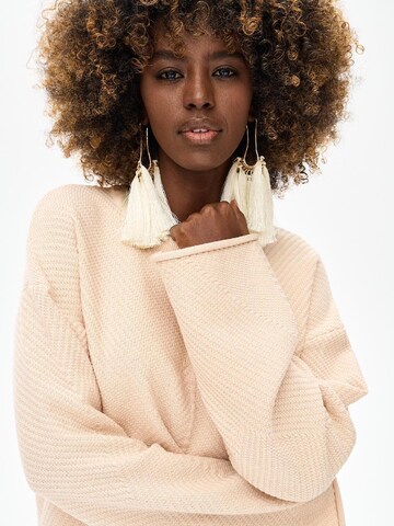 Blue Shadow Sweater in Beige