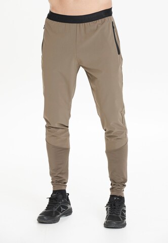 Virtus Tapered Sportbroek 'BLAG V2' in Groen: voorkant