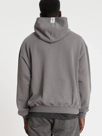 YSPT Studio Sweatshirt 'Adventure' in Grau