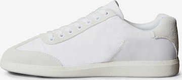 Calvin Klein Низкие кроссовки в Белый: спереди