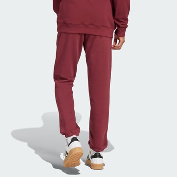 ADIDAS ORIGINALS Tapered Bukser 'Trefoil Essentials' i rød