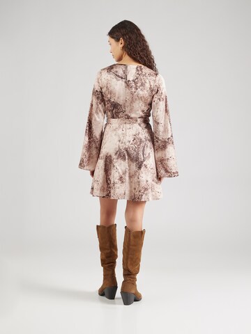 GUESS Klänning 'LAILA' i beige