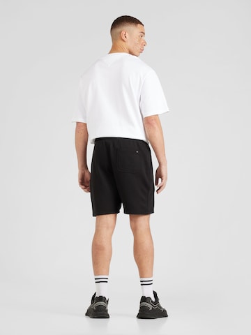 TOMMY HILFIGER Regular Shorts in Schwarz