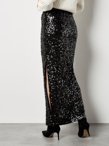 Apricot Skirt ' ' in Black