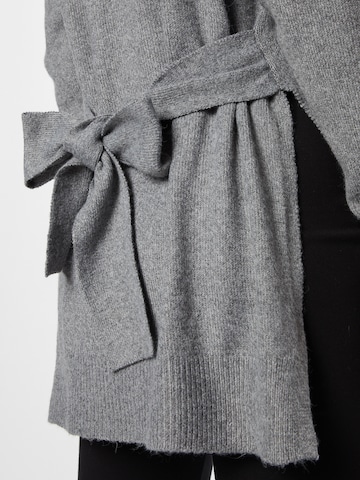 VILA Плетена жилетка 'HAILEY' в сиво