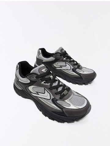 Sneaker low 'DEPORTIVO 29' de la Bershka pe negru