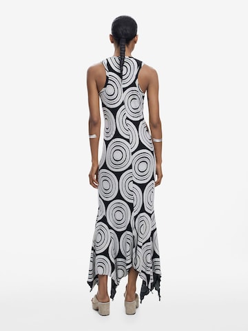 Rochie de la Desigual pe negru