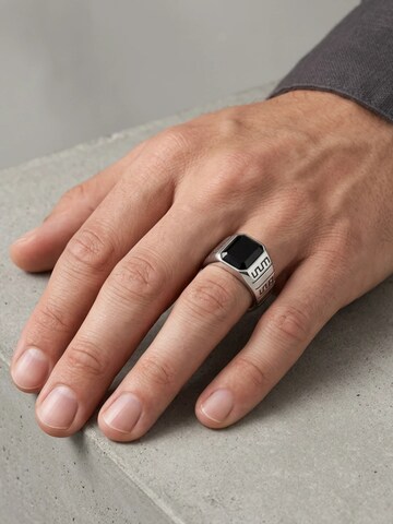 Eternal Ring 'Onyx' in Silver: front