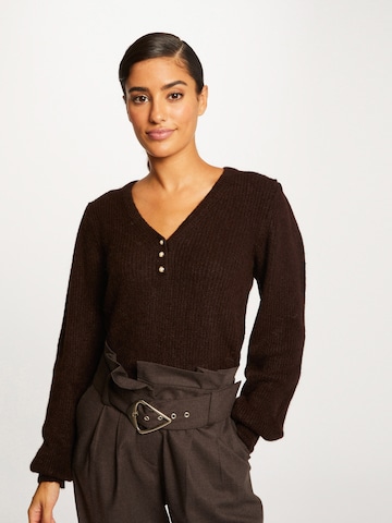 Morgan Sweater 'LOLA' in Brown: front