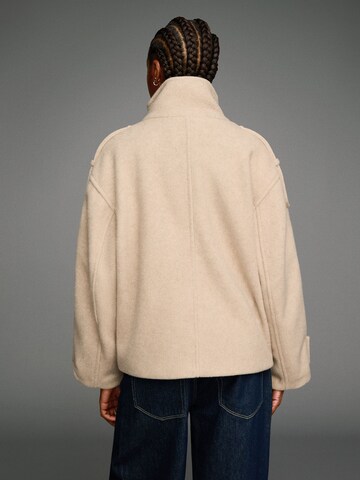 Bershka Přechodná bunda – béžová