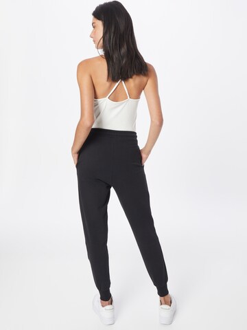 Lyle & Scott Tapered Broek in Zwart
