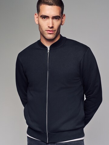 Next - Sudadera con cremallera en negro: frente