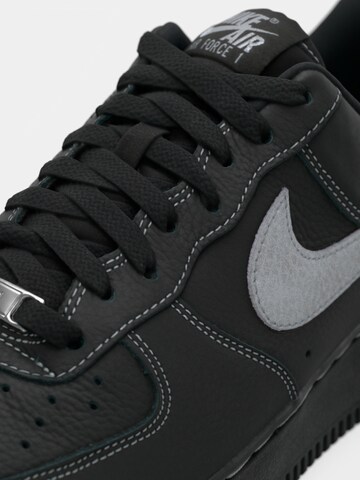 Baskets basses 'AIR FORCE 1 '07 LV8' Nike Sportswear en noir