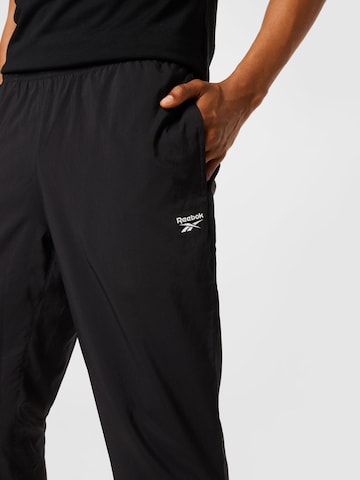 Reebok Normální Sportovní kalhoty – černá