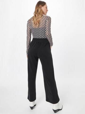 SISTERS POINT Bootcut Broek 'VIARA' in Zwart