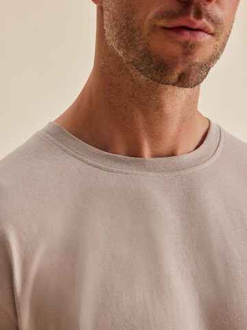 DAN FOX APPAREL - Camiseta 'Chris' en beige