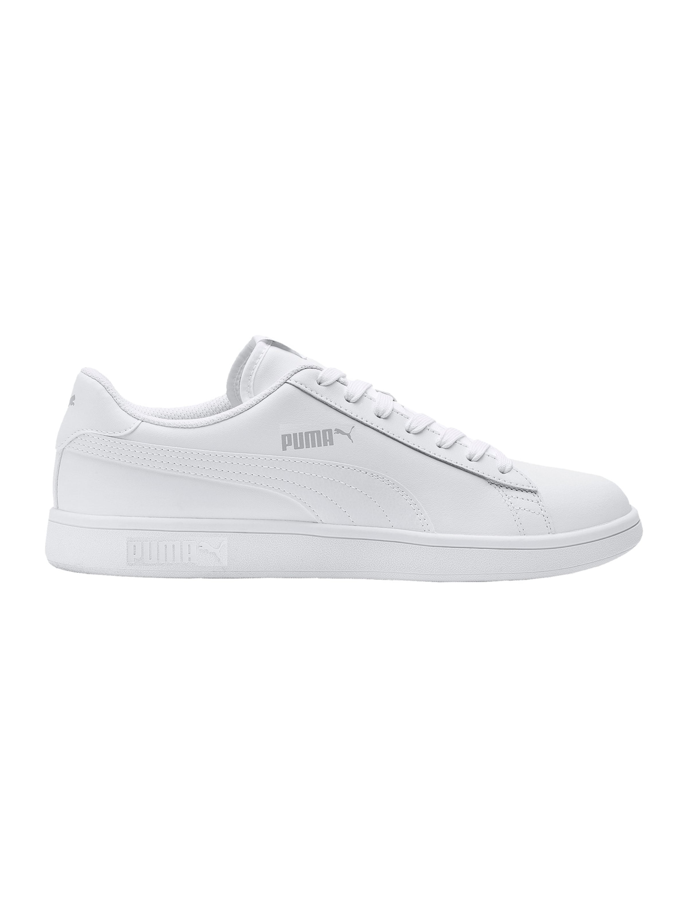 Baskets basses PUMA en blanc : devant