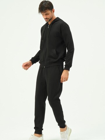 C&City Pyjama in Zwart