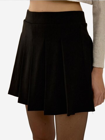 Hiccup Skirt in Black