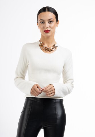 faina Sweater in White: front